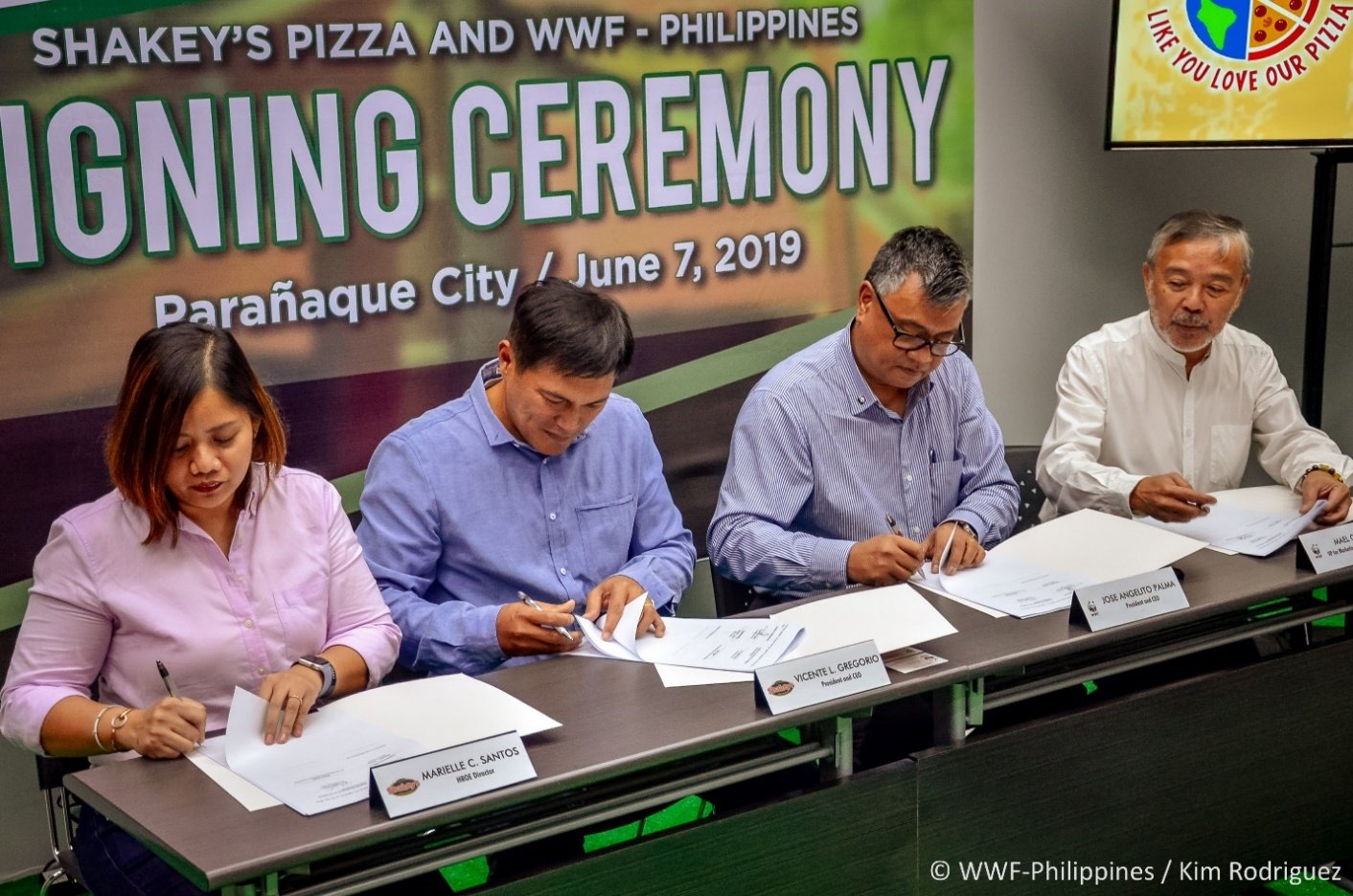 Shakey’s and WWF MOA Signing